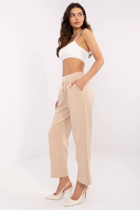 Spodnie Dresowe Model DHJ-SP-20523.66P Light Beige - Italy Moda Spodnie Dresowe Model DHJ-SP-20523.66P Light Beige - Italy Moda