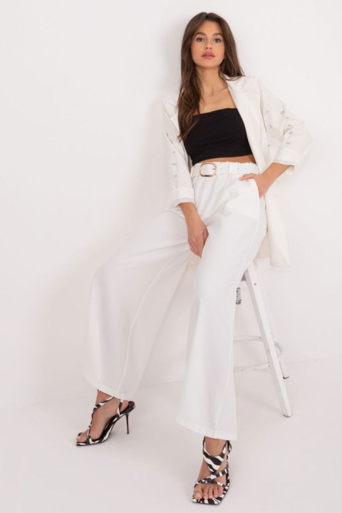 Spodnie Damskie Model DHJ-SP-5583.97 Ecru - Italy Moda Spodnie Damskie Model DHJ-SP-5583.97 Ecru - Italy Moda