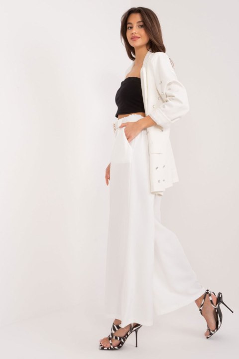 Spodnie Damskie Model DHJ-SP-5583.97 Ecru - Italy Moda Spodnie Damskie Model DHJ-SP-5583.97 Ecru - Italy Moda