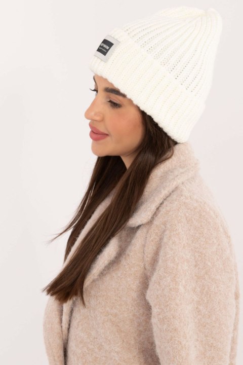 Czapka Model JK-CZ-51.18 Ecru - Rue Paris Czapka Model JK-CZ-51.18 Ecru - Rue Paris
