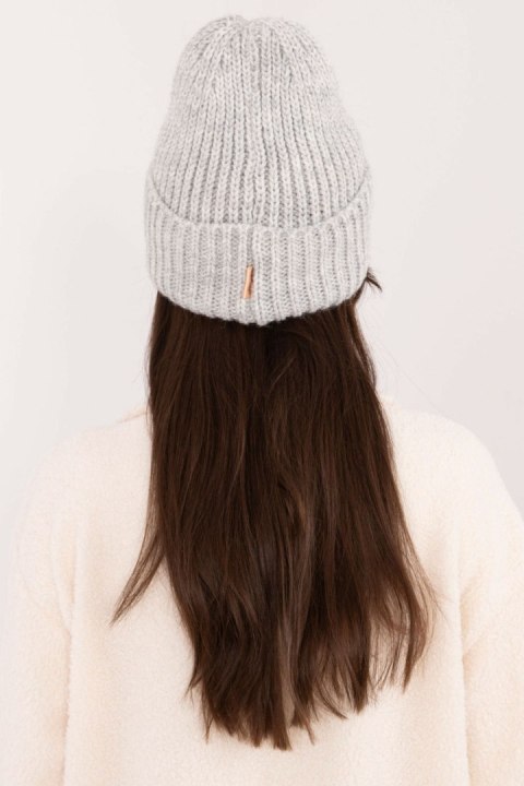 Czapka Model JK-CZ-51.18 Grey - Rue Paris Czapka Model JK-CZ-51.18 Grey - Rue Paris