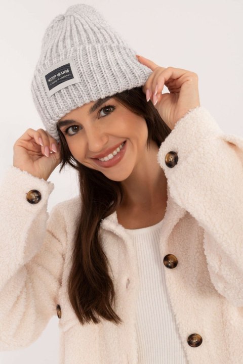 Czapka Model JK-CZ-51.18 Grey - Rue Paris Czapka Model JK-CZ-51.18 Grey - Rue Paris