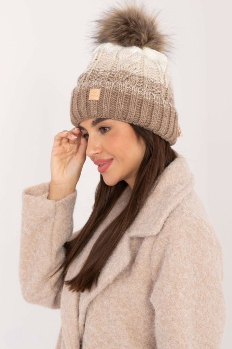 Czapka Model JK-CZ-52.17 Dark Beige - Rue Paris Czapka Model JK-CZ-52.17 Dark Beige - Rue Paris