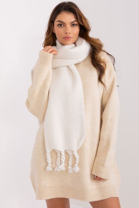 Szalik Model AT-SZ-2313502.47P Ecru - AT Szalik Model AT-SZ-2313502.47P Ecru - AT