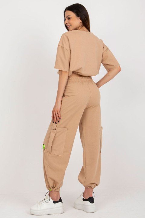 Spodnie Komplet Model BA-KMPL-Z-236.01 Camel - Badu Spodnie Komplet Model BA-KMPL-Z-236.01 Camel - Badu