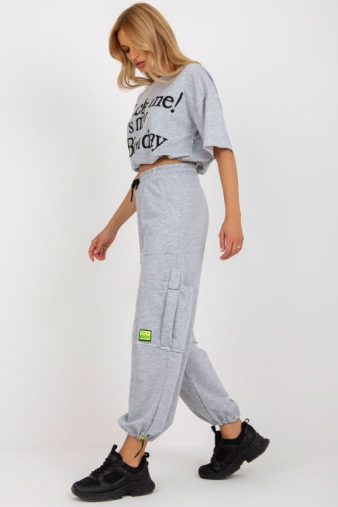 Spodnie Komplet Model BA-KMPL-Z-236.01 Grey - Badu Spodnie Komplet Model BA-KMPL-Z-236.01 Grey - Badu