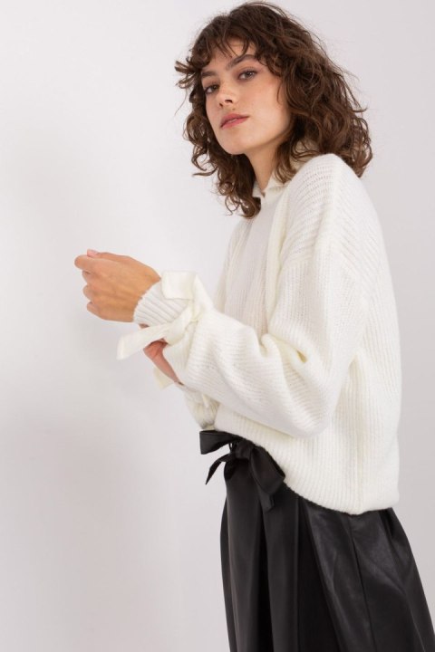Sweter Damski Model BA-SW-0305.03P Ecru - Badu Sweter Damski Model BA-SW-0305.03P Ecru - Badu