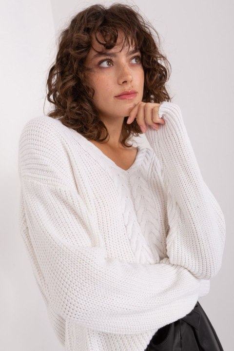 Sweter Damski Model BA-SW-8028.32 Ecru - Badu Sweter Damski Model BA-SW-8028.32 Ecru - Badu