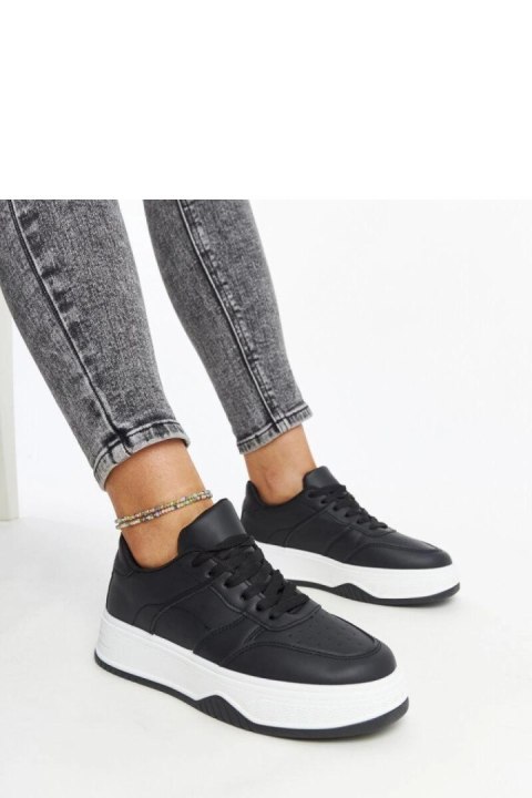 Czarne sneakersy na grubszej podeszwie Rafida - Solea Czarne sneakersy na grubszej podeszwie Rafida - Solea