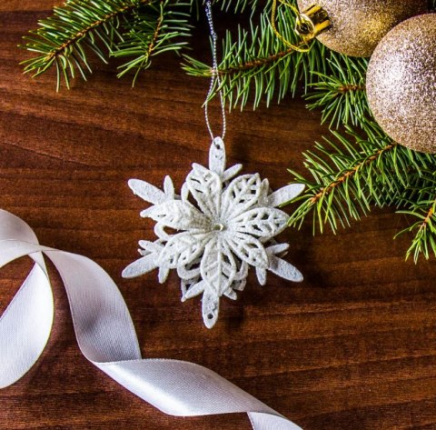 Zawieszka 3D ŚNIEŻYNKA BIAŁA 11cm Zawieszka 3D ŚNIEŻYNKA BIAŁA 11cm