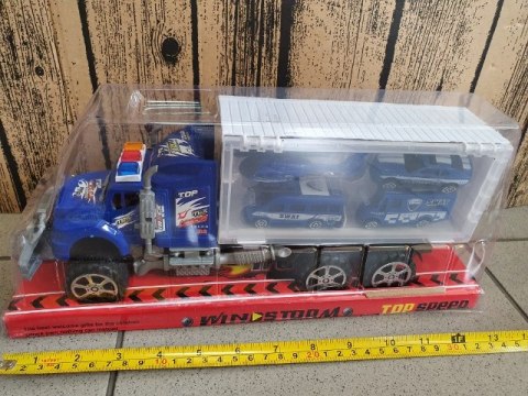 Transporter z kontenerem i 4 autami z napędem na koło Transporter z kontenerem i 4 autami z napędem na koło