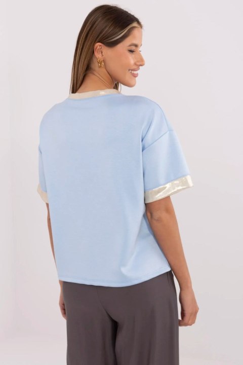 Bluzka Model MI-BZ-M61771.81 Light Blue - Italy Moda Bluzka Model MI-BZ-M61771.81 Light Blue - Italy Moda